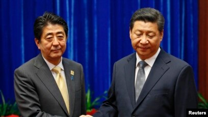 国际媒体看习近平与安倍尴尬握手