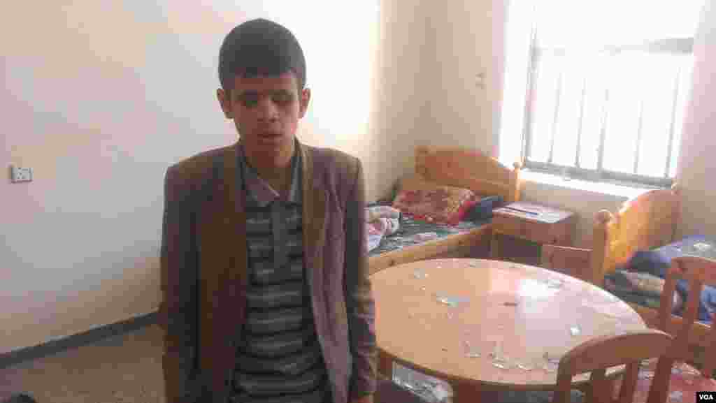 Human Rights Watch says Houthi militants are partially to blame for putting the center in danger by stationing militiamen near the school. Houthi leaders and school workers deny soldiers were stationed nearby. (A. Mojalli/VOA) 