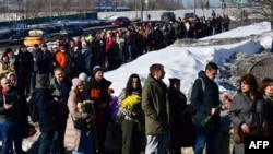 Очередь к могиле Алексея Навального. Москва, Борисовское кладбище. 3 марта 2024 г. 