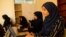 Siswa perempuan Afghanistan menghadiri sebuah kelas di Herat. (Foto: AFP)