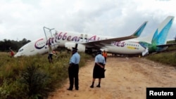 Un avión de la línea aérea Caribbean Airlines accidentado en Georgetown, en julio de 2011. La embajada de EE.UU. en Guyana ha alertado sobre los vuelos de esta compañía.