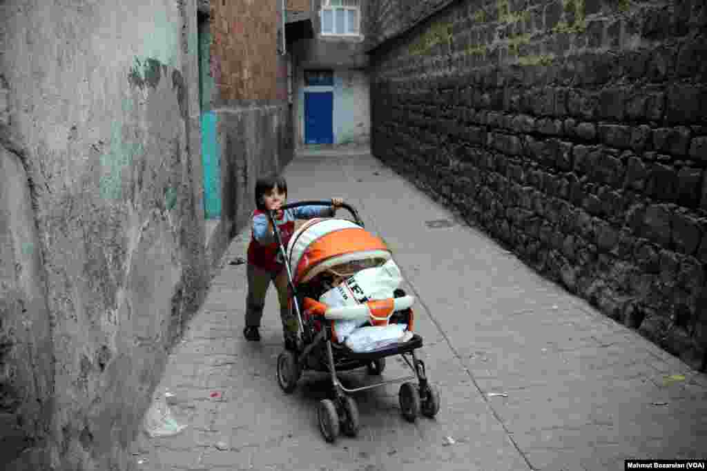 Çatışmalar sonrası Diyarbakır Sur mahallesinden görüntüler