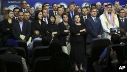 Les législateurs irakiens qui ont tenté d'évincer le président du Parlement se réunissent au cours d'une conférence de presse à Bagdad, le 14 avril 2016. (AP Photo/Karim Kadim)