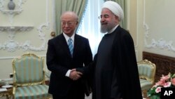 Президент Ирана Хасан Роухани (справа) и гендиректор МАГАТЭP Юкия Амано. Тегеран, Иран. 18 декабря 2016 г.