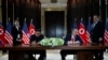 2018年6月12日在新加坡圣淘沙岛举行的会议期间，美国总统川普和朝鲜领导人金正恩参加了签字仪式。