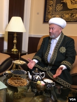 Grand Mufti of Uzbekistan Usmankhan Alimov is interviewed by VOA's Navbahor Imamova, the Uzbek Embassy in Washington, May 21, 2019