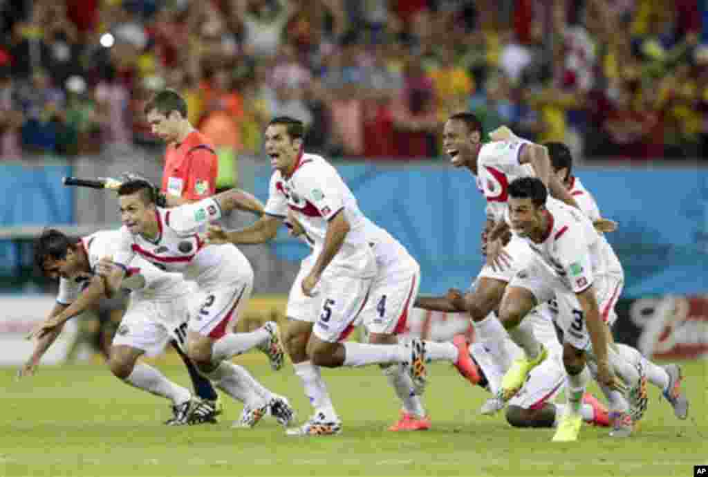 Costa Rica players react after Michael Umana scored during a shootout after regulation time in the World Cup round of 16 soccer match between Costa Rica and Greece at the Arena Pernambuco in Recife, Brazil, Sunday, June 29, 2014. Costa Rica defeated Greec