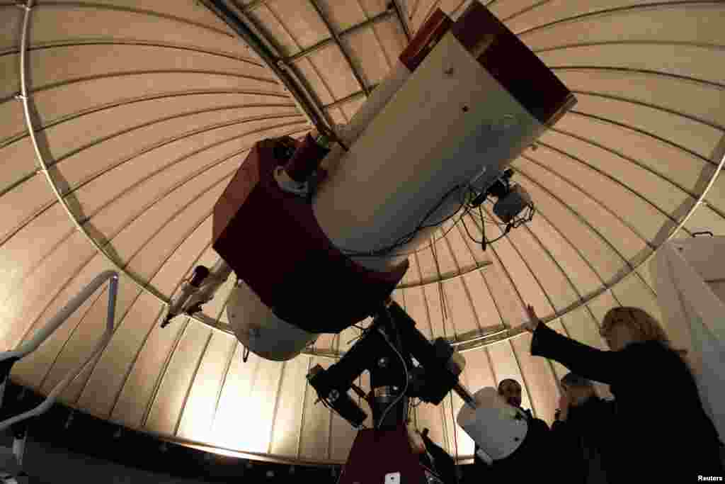 Members of the Astronomical Association of Sabadell prepare to watch asteroid 2012 DA14 pass near Earth, in Sabadell near Barcelona, Spain, February 15, 2013. 