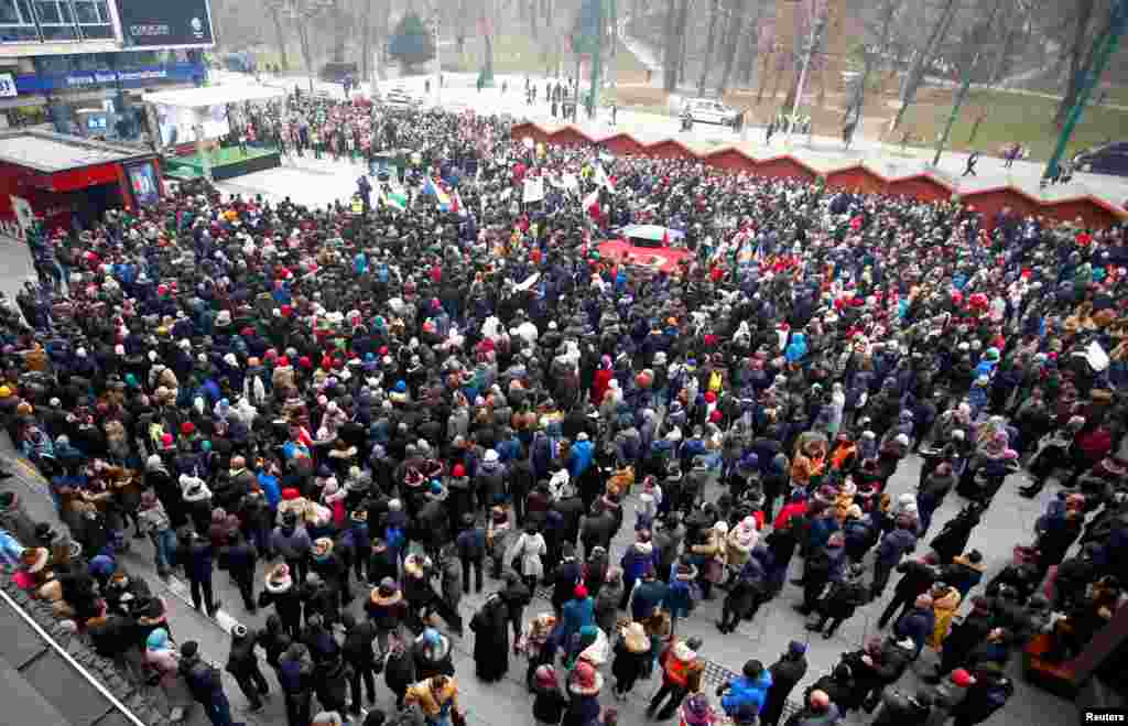 تظاهرات مردم بوسنی در حمایت از شهروندان به دام افتاده در حلب سوریه، سارایوو، بوسنی هرزگووین.
