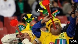 Vuvuzela menjadi daya tarik Piala Dunia Afrika Selatan. Namun, UEFA melarang penggunaan terompet plastik khas Afrika Selatan itu dalam seluruh pertandingan kejuaraan Eropa.