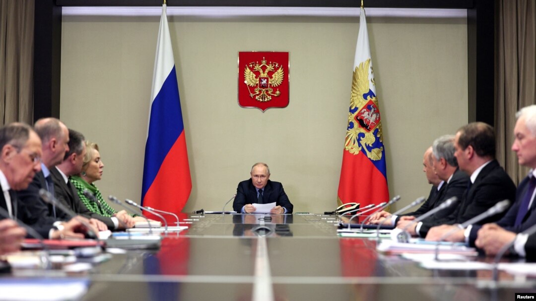 Ruski predsjednik Vladmir Putin predsjedava Savjetom za bezbjednost. (Foto: Sputnik/Gavriil Grigorov/Pool via REUTERS)