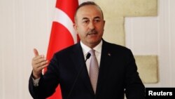 Menlu Turki, Mevlut Cavusoglu mengatakan negaranya tidak akan menaati sanksi-sanksi Amerika terhadap Iran. 