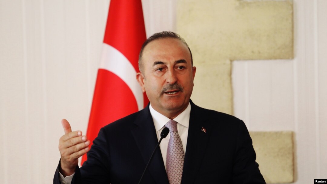 Umushikiranganji wa Turukiya ajejwe imigenderanire n'ayandi makungu Mevlut Cavusoglu.