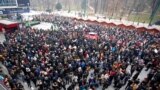 تظاهرات مردم بوسنی در حمایت از شهروندان به دام افتاده در حلب سوریه،<br />
سارایوو، بوسنی هرزگووین.