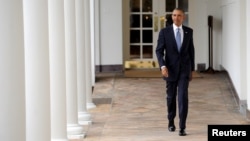 U.S. President Barack Obama walks down the colonnade from the Oval Office at The White House in Washington, Jan. 12, 2016. 