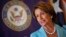 លោកស្រី​​ណាន់ស៊ី ប៉េឡូស៊ី​ (Nancy Pelosi)​​ មេ​ដឹកនាំ​សំឡេង​ក្រុម​ភាគ​តិច​នៃ​រដ្ឋ​សភា​ស.រ.អា.។