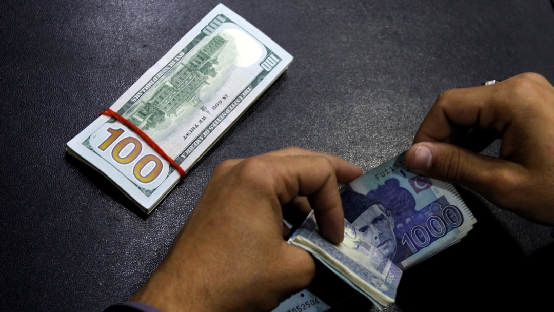 In a shock, US Dollar falls to Rs 76 against Pakistani Rupee on