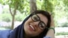 وکیل آتنا فرقدانی به اتهام دست دادن با او بازداشت شد