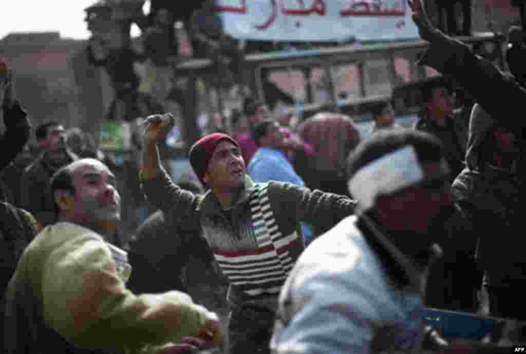 Egyptian anti government protesters throw stones during clashes in downtown Cairo, Egypt, Thursday, Feb. 3, 2011. New clashes are heating up again and shots are being fired in the air around Cairo's central Tahrir Square as anti-government protesters push