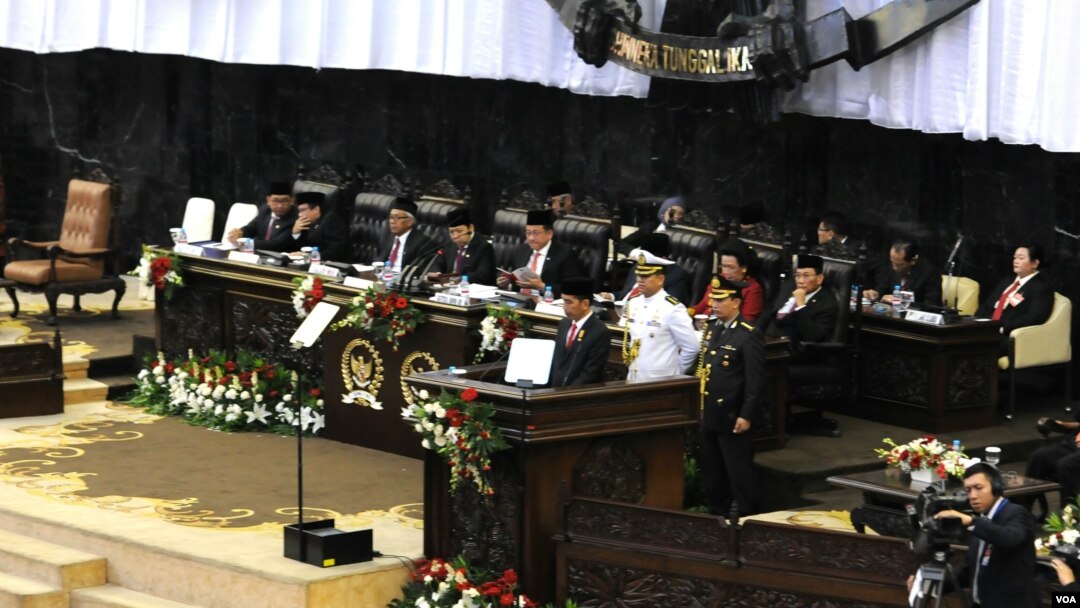Presiden Joko Widodo menyampaikan Pidato Kenegaraan tahunan pada sidang bersama DPR, MPR dan DPD di Jakarta (14/8). (VOA/Andylala Waluyo)