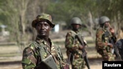 Wanajeshi wa Kenya washika zamu kwenye uwanja mdogo wa ndege wa Garrisa
