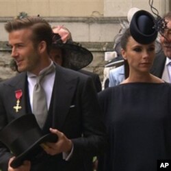 足球明星贝克汉姆携妻子维多利亚到场