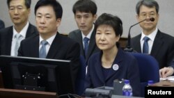 خانم ‎«پارک گوئن های» رئیس جمهوری سابق کره جنوبی در یکی از جلسات دادگاه در سئول - ۲۳ مه ۲۰۱۷ 