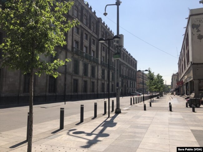 Algunas calles de Ciudad de México están vacías debido al distanciamiento social por el coronavirus.