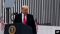 도널드 트럼프 미국 대통령이 텍사스 알라모의 국경장벽에서 연설했다. 