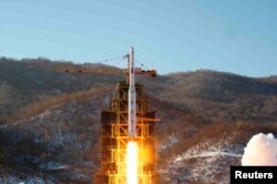 북한이 지난 2012년 12월 서해위성발사장에서 '광명성-2' 위성사진을 발사했다며 사진을 공개했다.