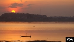 FILE - The Mekong River flows by Vientiane, Laos. (R. Corben for VOA)