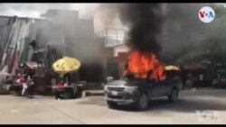 Lapolis kwape manifestan ki ta pral depoze yon jèb flè kay Defen Batonye Dorval