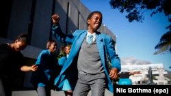 Abantwana besikolo se Chris Hani kwele South Africa.