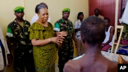 Presidente-interina Catherine Samba-Panza visita vítimas da violência, Bangu, 2014.