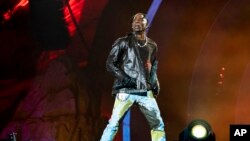 Travis Scott actua no Festival de Música Astroworld no NRG Park, Nov. 5, 2021, em Houston.