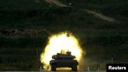 ၂၀၁၆ ခုနှစ် နိင်ငံတကာစစ်စွမ်းရည်ပြိုင်ပွဲမှာ Kazakhstan က A T-72 နဲ့ တပ်ဖွဲ့ဝင်များရဲ့ ယှဉ်ပြိုင်မှုတခု။ 