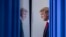 El presidente Donald Trump llega a la sala de prensa de la Casa Blanca para hablar sobre el coronavirus. Abril 22 de 2020. 