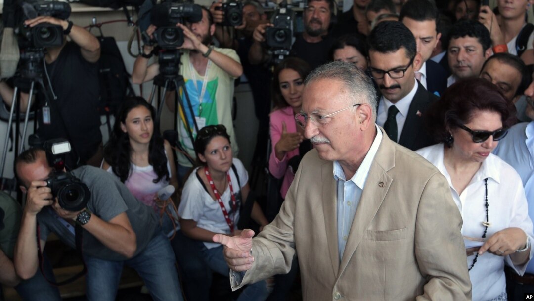Kandidat presiden Turki Ekmeleddin Ihsanoglu