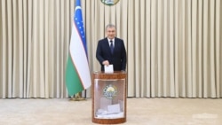 O'zbekiston Prezidenti Shavkat Mirziyoyev saylovda ovoz bermoqda, Toshkent, O'zbekiston, 2021-yil, 24-oktabr