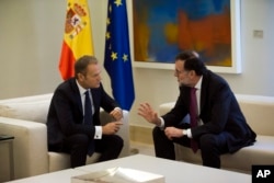 European Council President Donald Tusk, left, talks to Spain's Prime Minister Mariano Rajoy during their meeting at the Moncloa palace in Madrid, March 16, 2018.