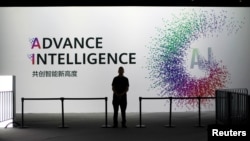 2019年在上海举办的华为展示活动上显示人工智能字样的屏幕 （路透社 2019年9月18日）