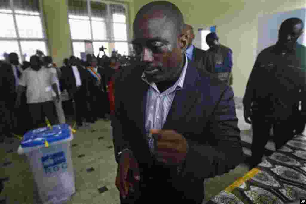 Congolese president Joseph Kabila casts his ballot in the country's presidential election at a polling station in Kinshasa, Democratic Republic of Congo, Monday Nov. 28, 2011. Voting began Monday with delays and setbacks in this massive nation pummeled by