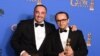 Alexander Rodnyansky, a la izquierda, y Andrey Zvyagintsev posan en la sala de prensa con el premio a la mejor película extranjera por "Leviathan" en la 72a entrega anual de los Globos de Oro en el Hotel Beverly Hilton el domingo 11 de enero de 2015 en Beverly Hills, California. 