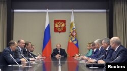 Russian President Vladimir Putin (C) chairs a meeting with members of the Security Council at the Novo-Ogaryovo state residence outside Moscow, Sept. 29, 2015.