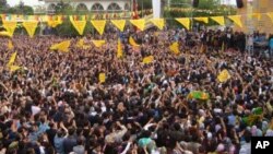 Di mîtînga yekê ya BDP'ê de bi deh hezaran piştevan kom bûne. Dîyarbekir, Şemî, 14 Gulan 2011.
