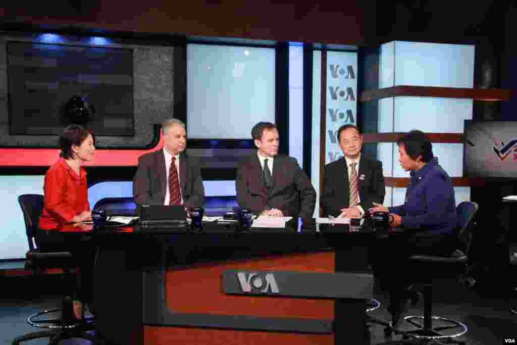 VOA Mandarin talks to guests in studio on election night. 