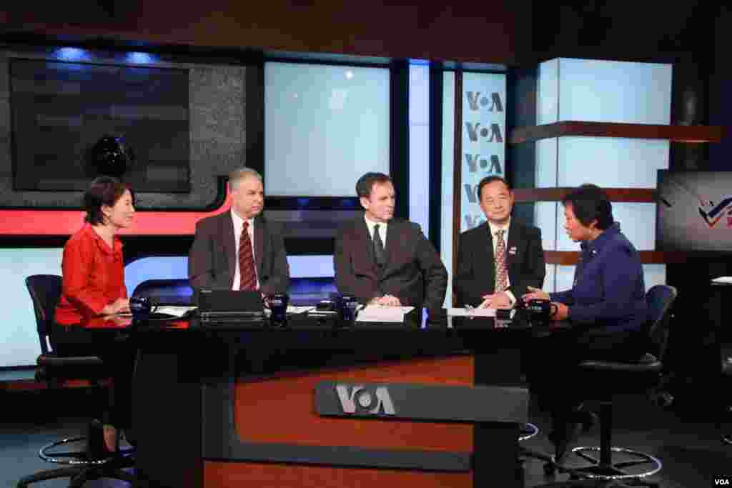 VOA Mandarin talks to guests in studio on election night.