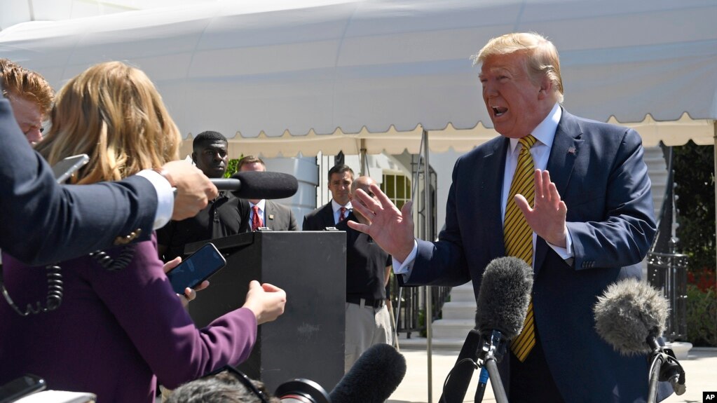 Presiden Donald Trump berbicara kepada para wartawan di Gedung Putih, Washingto, 22 June 2019. 
