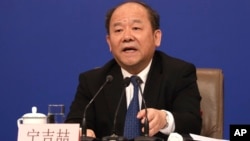 중국 국가발전계획위원회 닝지제 부위원장은 6일 전국인민대표대회(전인대)에서 별도로 기자견을 열었다. 