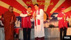 ရန္ကုန္ၿမိဳ႕က ကရင္ႏွစ္သစ္ကူးပြဲေတာ္ကို ကရင္အမ်ိဳးသား အစည္းအ႐ံုး (KNU) တက္ေရာက္ခဲ့စဥ္။ (ဇန္န၀ါရီလ ၁၂ ရက္၊ ၂၀၁၃)။